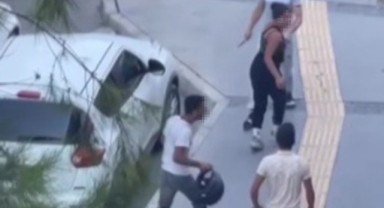 İzmir'de dehşet dolu anlar! Başkasına salladığı bıçak nişanlısını yaraladı