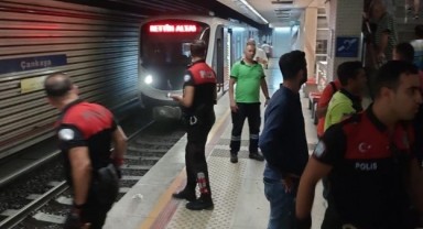 İzmir metrosunda büyük panik! Raylara atlayarak....