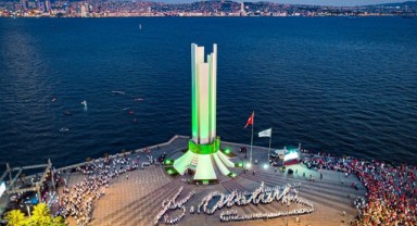 Karşıyaka’da 100. Yıl onuruna dev gösteri: 2022 zeybek tek yürek!