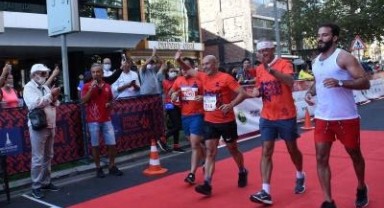 Kurtuluşun 100. yılında İzmir Maratonu’na rekor başvuru 