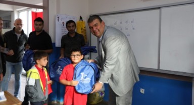 Seferihisar Belediyesi’nden çocuklara kırtasiye desteği