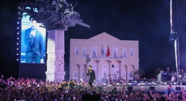 Tarkan'dan İzmir konseri paylaşımı: İlk 5'e girip tarihe geçmişiz