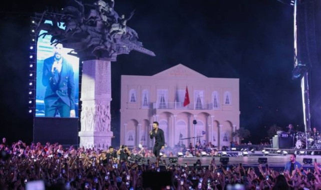 Tarkan'dan İzmir konseri paylaşımı: İlk 5'e girip tarihe geçmişiz