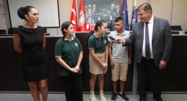 Başkan Tugay duyarlı gençlerle buluştu