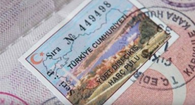 Bir yıl geçmeden dev zam: Yurt dışı çıkış harçları 300 liraya çıkıyor!