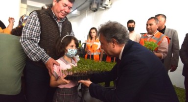 Bornovalı minikler toprakla buluştu