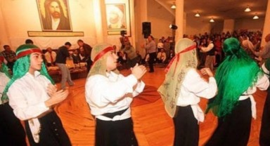 Cemevinin önüne şüpheli paket bırakan şahıslar gözaltına alındı: Balta, tespih...