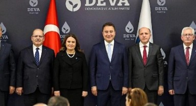 Eski AKP'li vekil ve bürokratlar DEVA Partisi'ne katıldı