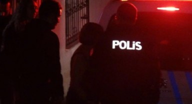 Evini yaktı, alevlerin arasında sigara içerek yangını izledi