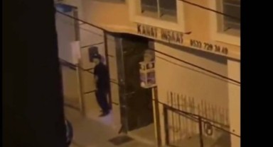 İzmir'de iğrenç olay: Kız öğrenci yurdunun karşısında mastürbasyon yaptı!