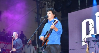 Üniversiteliler Çiğli'de Pinhani Konserinde Buluştu