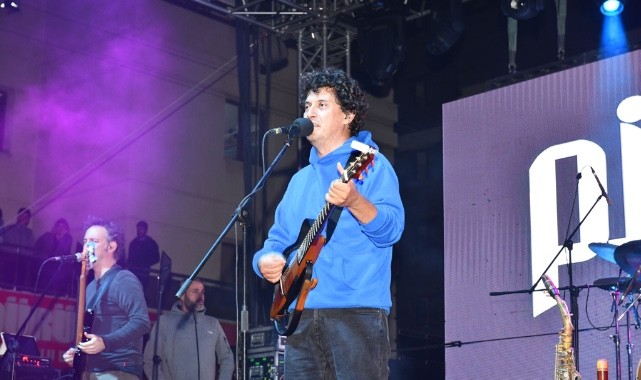 Üniversiteliler Çiğli'de Pinhani Konserinde Buluştu