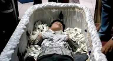 Akıllara durgunluk veren olay! Tabutun içindeki adam aniden ayağa kalktı