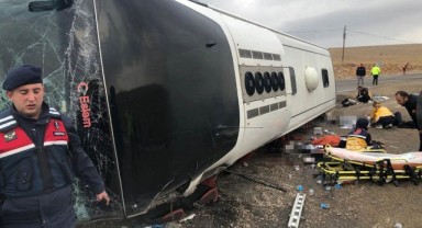Bir otobüs daha devrildi, 3 kişi öldü, 27 kişi yaralandı