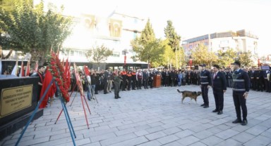 Buca’dan Ata'ya saygı duruşu