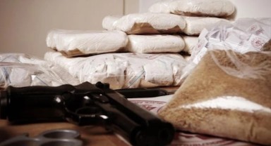 CHP’den suç raporu: Sinekler yakalanıyor ama bataklık kurutulmuyor