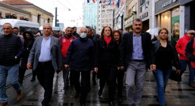 DİSK, İstiklal Caddesi’nde bombalı saldırının yaşandığı yere karanfil bıraktı