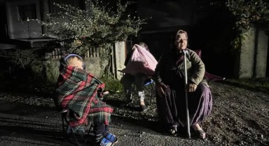 Düzce'de deprem: İstanbul, Ankara ve tüm çevre illerde hissedildi