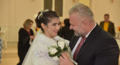 Genç kızın gelinlik hayali gerçek oldu