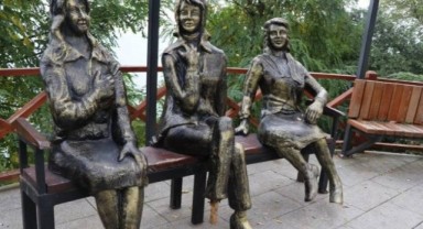 Ordu'da 'üç kız heykeli'ne yine saldırı