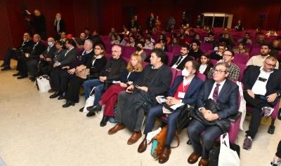 Akdeniz ve İzmir sempozyumu başladı