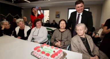 Alzheımer Evi’nde yılbaşı eğlencesi