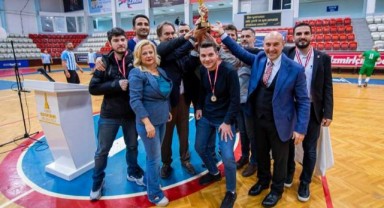 Basın Ligi’nin dostluk maçında başlama vuruşu Başkan Soyer’den