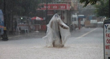 Bu kez çok şiddetli geliyor: Meteoroloji'den 25 ile sağanak, İstanbul'a sel uyarısı!
