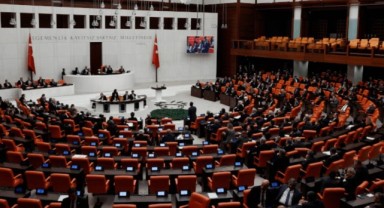 AKP'nin teklifi Meclis'te: Kadroya geçen bazı çalışanların maaşı düşecek