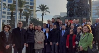 CHP'nin yeni il başkanı Aslanoğlu Atatürk Anıtı'na çelenk sundu
