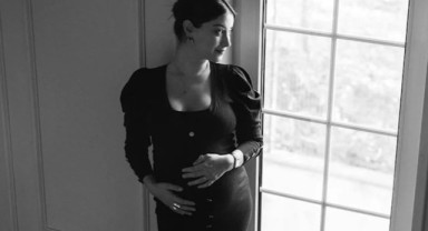 Hazal Kaya karnı burnunda fotoğraflarını paylaştı