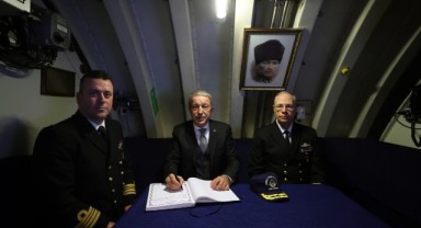 Hulusi Akar'dan Yunanistan'a: Güvendiğiniz dağlara karlar yağmadan aklınızı başınıza alın