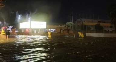 İzmir'de şiddetli sağanak yağış