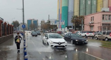 İzmir için çok kuvvetli ve şiddetli sağanak uyarısı