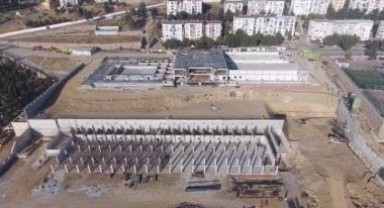 Karabağlar Gençlik ve Spor Merkezi’nin yarısı tamamlandı