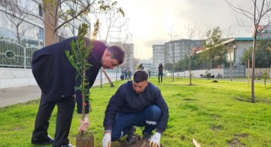 Karşıyaka'da yeşil seferberlik sürüyor