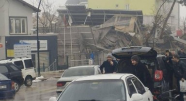 7,6'lık ikinci deprem sırasında binalar çöktü
