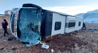 Afyonkarahisar'da yolcu otobüsü devrildi: 8 ölü, 36 yaralı