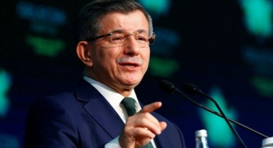 Ahmet Davutoğlu: Deprem bölgesine 100 TIR yardım gönderdik, el koydular