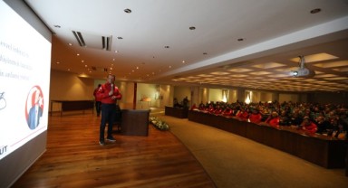 Akut Selçuk ekibi yeni gönüllüleri bilgilendirdi