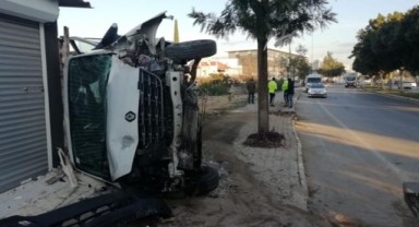 Antalya'da servis aracı devrildi: 10 yaralı