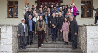 Başkan Soyer Osmaniye’de yıkılmayan köy enstitü binasını ziyaret etti