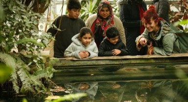 Batur, depremzede çocukların yüzünü güldürdü