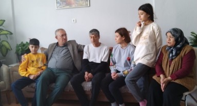CHP'li Sertel İzmir'e sığınan depremzedeleri ziyaret etti