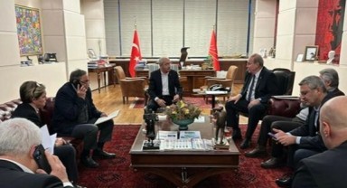 CHP MYK'dan olağanüstü toplantı: 'Belediye başkanlarımız tüm gücüyle milletimizin yanında'