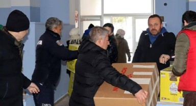 Deprem yardımlarını çaldığı iddia edilen 4 belediye çalışanı açığa alındı