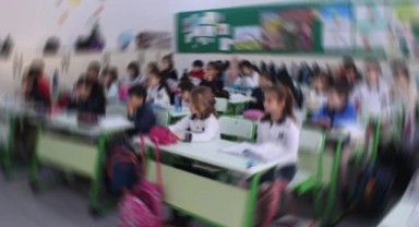 Depremzede 2 bin 234 öğrenci için ders zili İzmir'de çaldı