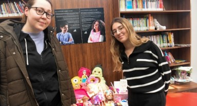 Depremzede çocuklara oyuncak ve kitap