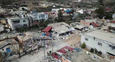 Fay hattı üzerine kurulu köy depremde yerle bir oldu