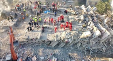 Hatay'da bir kadın 204 saat sonra enkaz altından sağ çıkarıldı